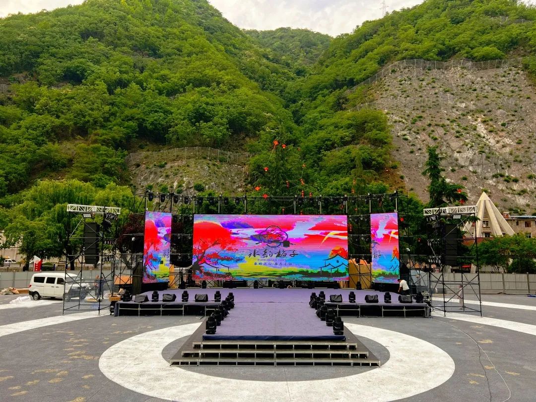 安康宁陕 “村光大道” 群众大舞台